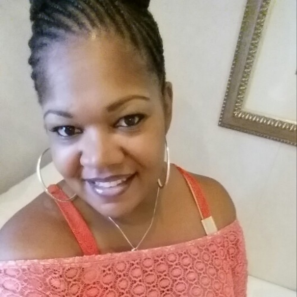 Meet your Posher, Tee